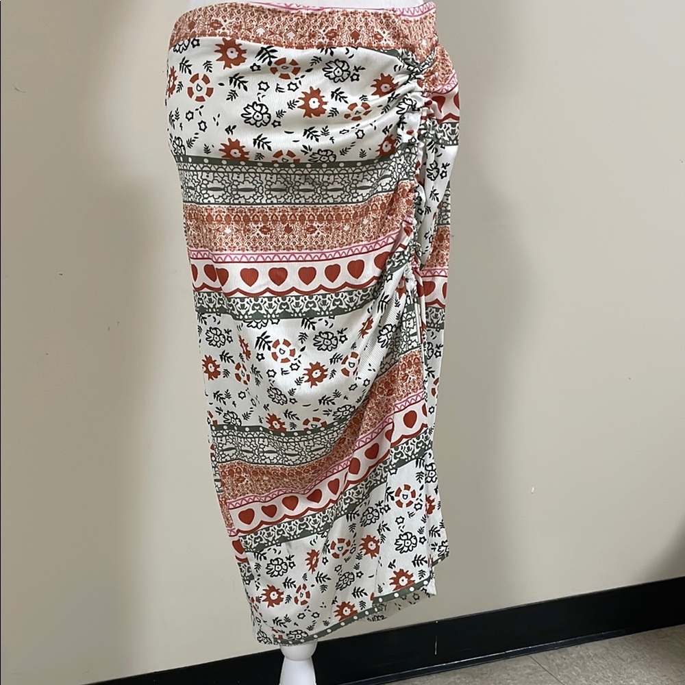Women’s lightweight skirt ribbed ♥️ Hearts w sienna Floral and black details - Picture 1 of 3